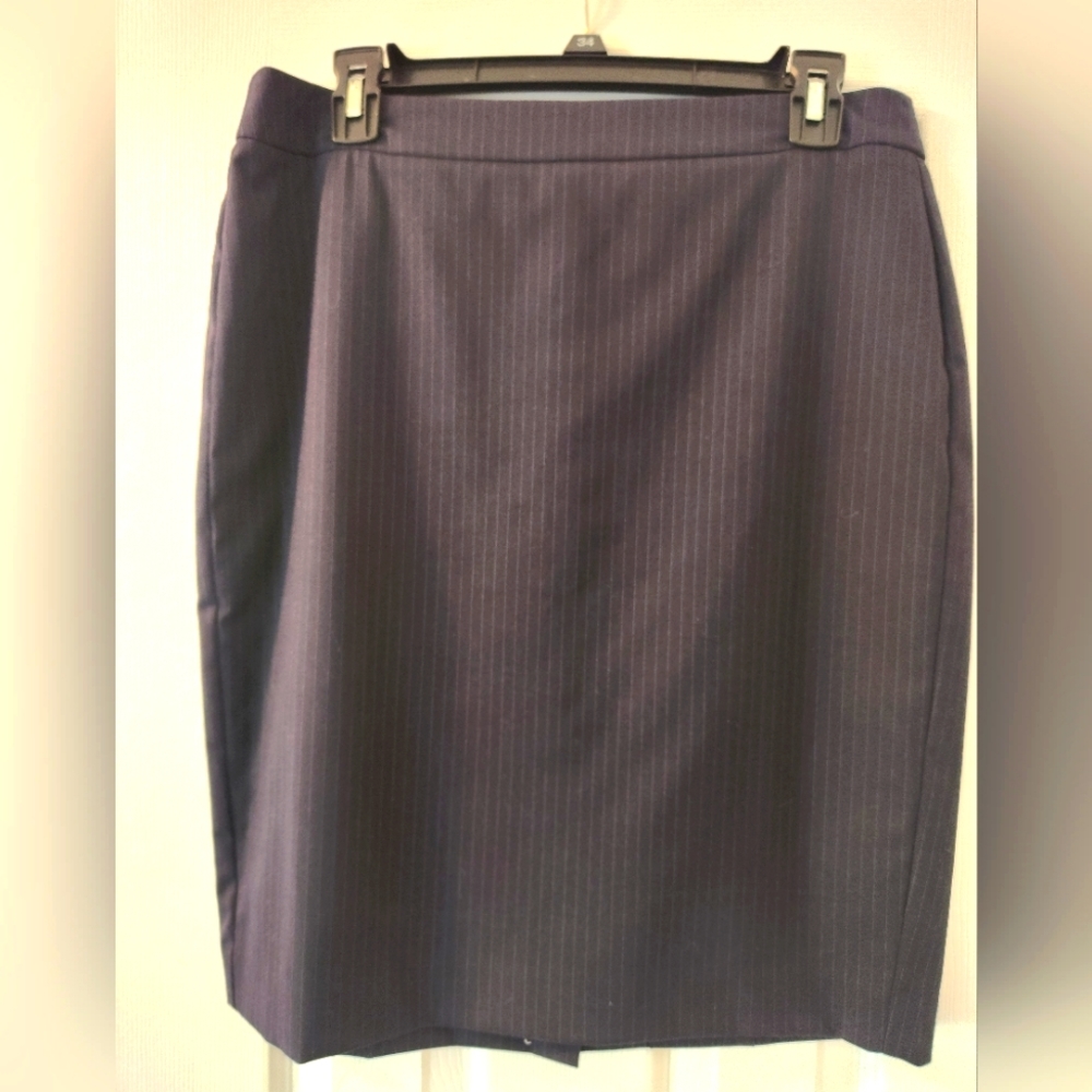Ann Taylor suiting skirt, Navy pinstrip, size 8